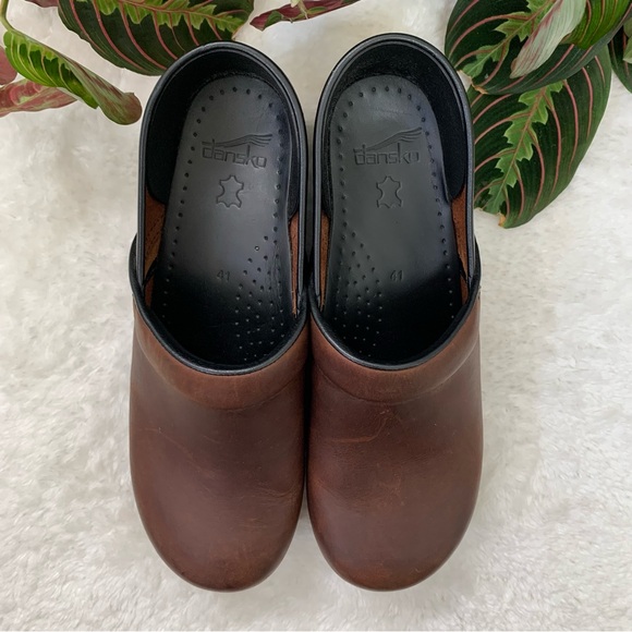 Dansko Professional Antique Brown Oiled Leather Clogs - Picture 5 of 11